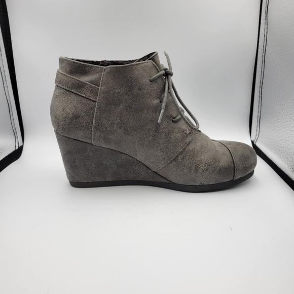 Maurices Gray Wedge Booties Sz 8.5 - Picture 6 of 10